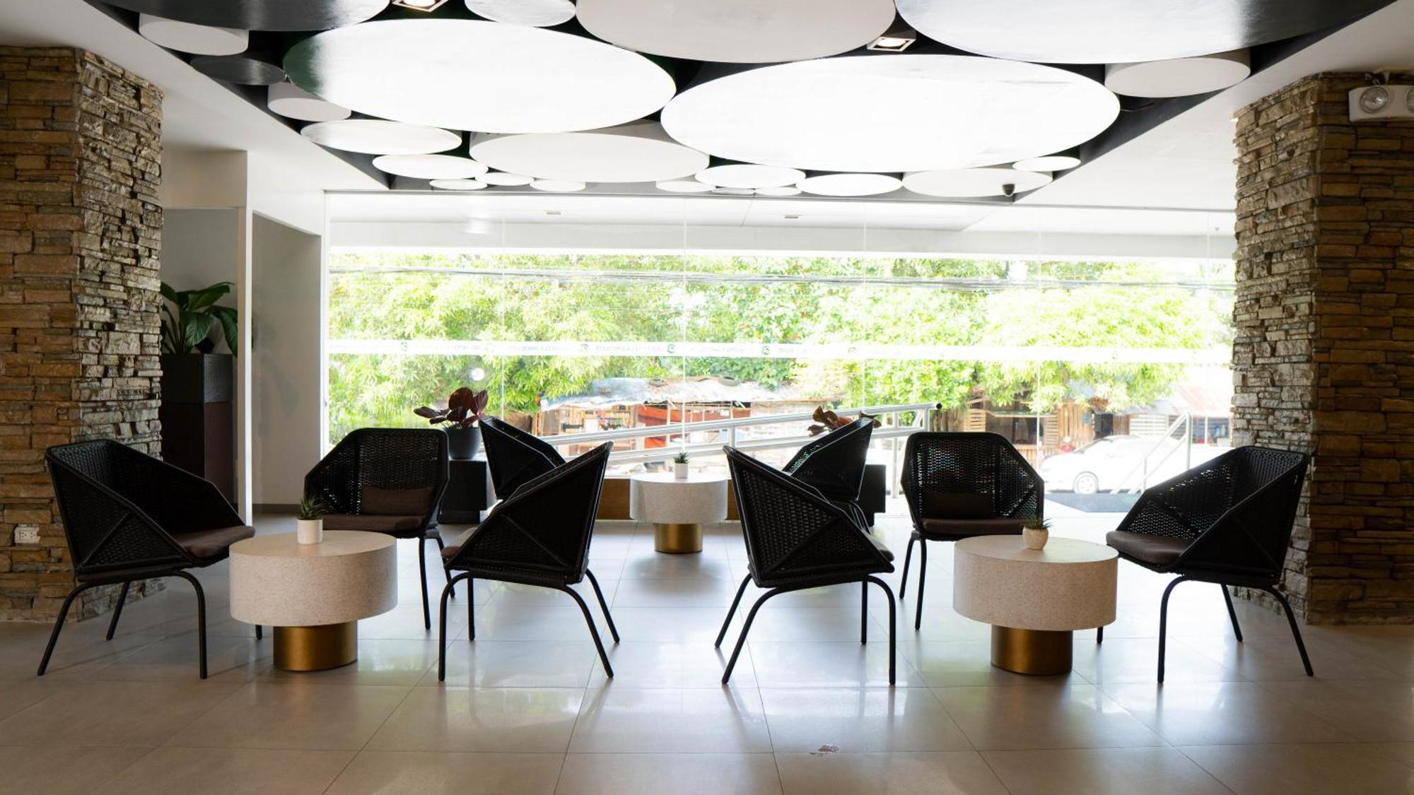 Go Hotels Bacolod Exterior photo